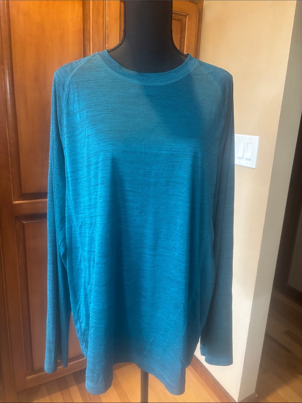 Amazon Essentials Men's Long Sleeve Crew Neck Shirt - Teal Blue